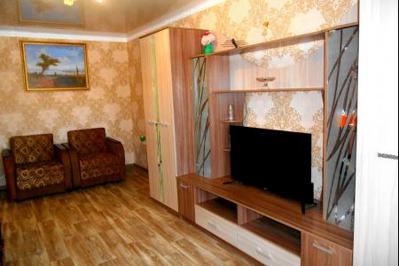 Аренда 1-комнатной квартиры в районе спортбазы Динамо рядом с морем.