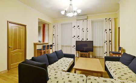 Трехкомнатная квартира в центре Москвы