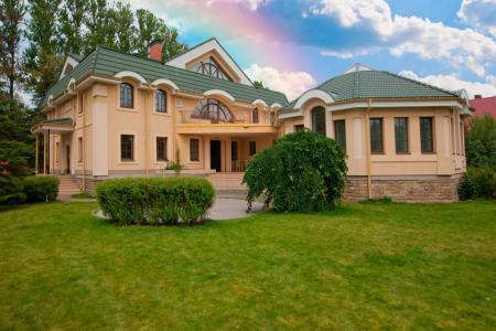 2 бассейна. банкетный зал, парк.