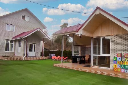 Коттедж с баней и тёплым бассейном в Петергофе