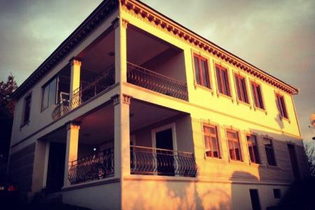 Дом с бассейном