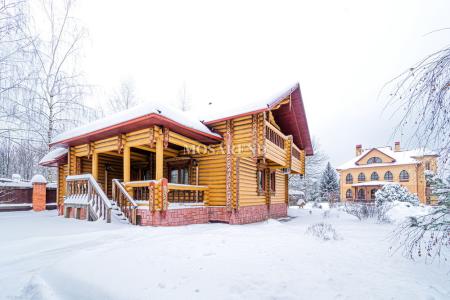 Комплекс из двух коттеджей на 45 человек на участке 25 соток