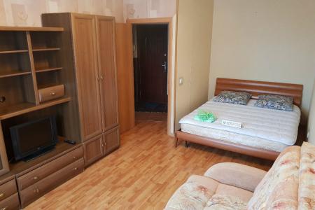 1-Комнатная Квартира располагается возле метро "Звездная"