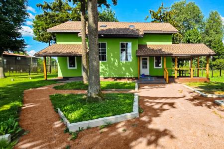 Дом с террасой и банным комплексом в Ропше