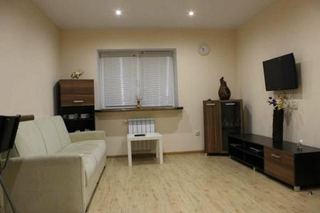 2-комнатная квартира в коттедже с огороженной территорией и беседкой