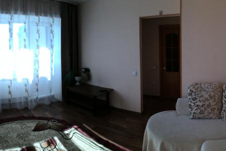 1комнатная квартира возле ТЦ "Фестиваль"