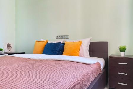 Уютная квартира у метро Sunny Days Apartment