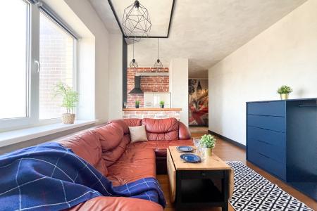 Cтильнaя cтудия-лoфт c панoрамными окнами в центpе Pоcтовa-на-Дону!