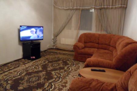 Двухкомнатная квартира возле кинотеатра "Мир"