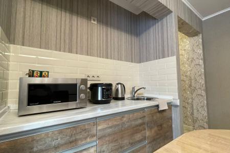 Однакомнатная квартира в 20 квартале с современным интерьером и новой мебелью и техникой