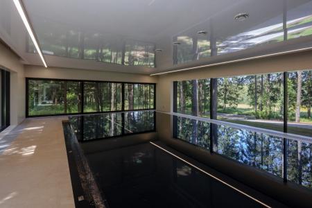 Дизайнерский дом на участке 10 Га с собственным прудом и рыбалкой