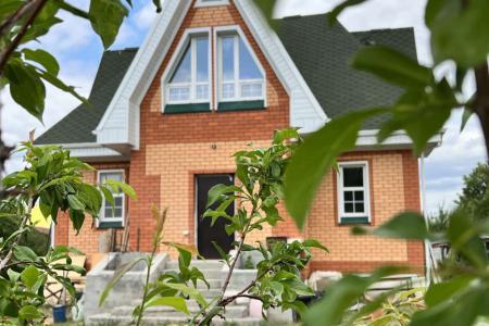 Коттедж возле леса