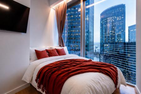 Панорамная студия в Москва-Сити с видом на башни и город