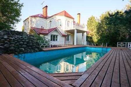 Уютный дом с сауной и двумя бассейнами в Новой Москве в 7 км. от МКАД