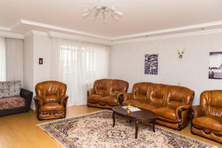 Лучшее место. Рядом с курортным парком и источниками.