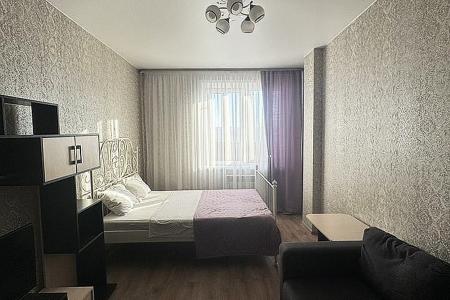 Вблизи расположены крупные торговые центры: ТЦ &laquo;Мега&raquo;