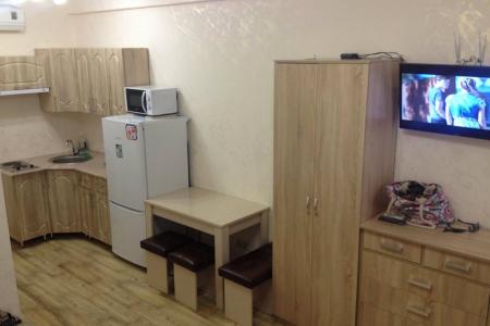 Студия-люкс с двориком, у моря с широким песчаным пляжем