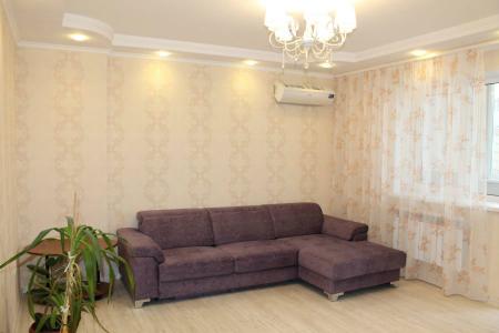 1 кв район Торгового Центра Кристалл