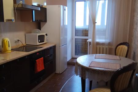 Однокомнатная квартира возле института МВД, ж/д больницей