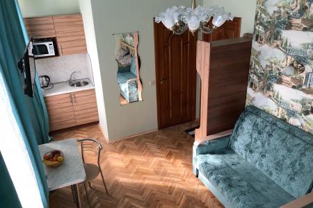 Студия 300 метров от ст.метро "Московская"