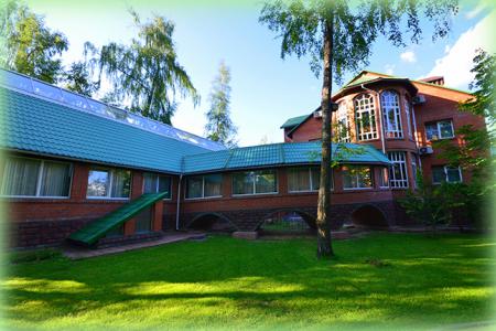 Коттедж с бассейном