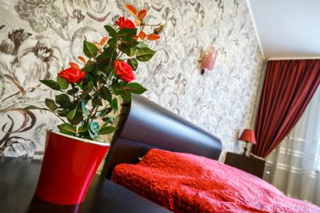 ТРЦ Гринвич,Цирк,СИНХ,УГГУ,Доктор плюс,Бонум,Арбат-Вайнера,с.м. Геологическая.