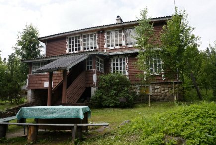 Сдам на сутки трёхэтажный коттедж с сауной на берегу реки Оредеж