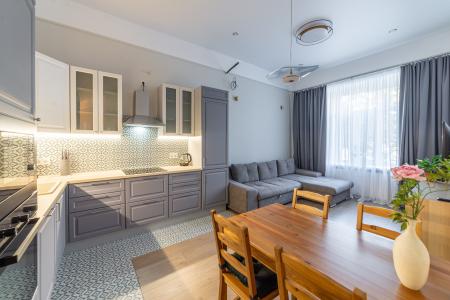 Апартаменты с видом на монастырь Святого Иоанна Кронштадского