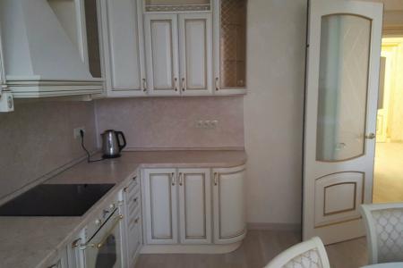 Четырехкомнатная квартира возле парка победы