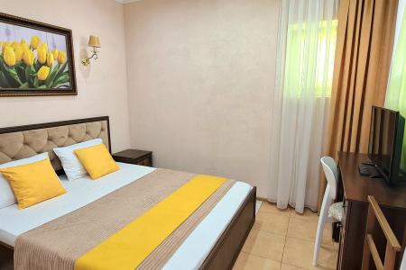 Парк Победы-море в 500 метрах Аквамарин в 300 метрах