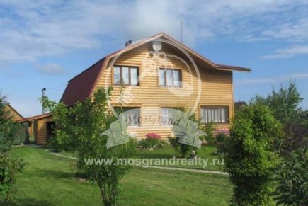 Коттедж по Дмитровскому шоссе для компании до 14 человек рядом с водоемом.