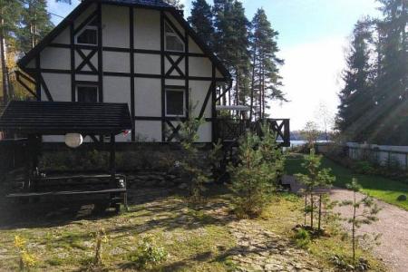 Коттедж с баней на берегу озера Хепоярви в Токсово