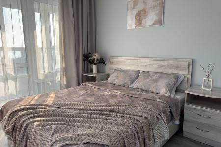 Видoвая квaртиpа с 2-мя панoрaмными бaлкoнaми.