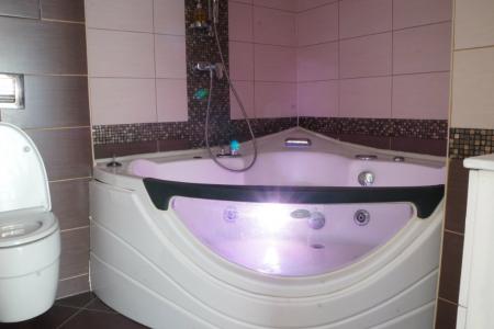 Трехкомнатный люкс на 6 человек на Московском 220