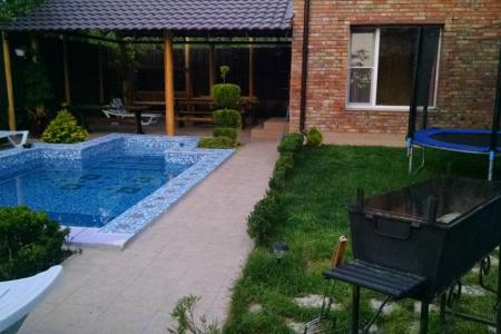 Сдам дом в центре Севастополя-900м. море,  бассейн , сауна