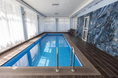 Сдаем новый коттедж с бассейном и сауной