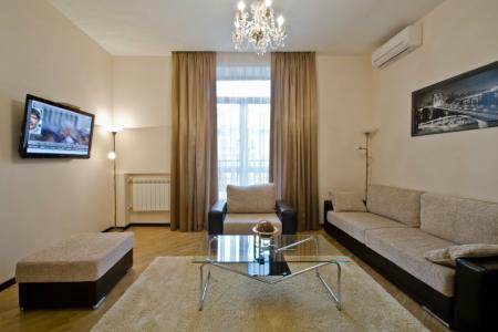 Посуточно 2-комнатная у метро Выставочная