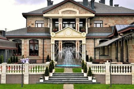 ТРОИЦК в Венецианском стиле 850м  на 50 чел,8 спален