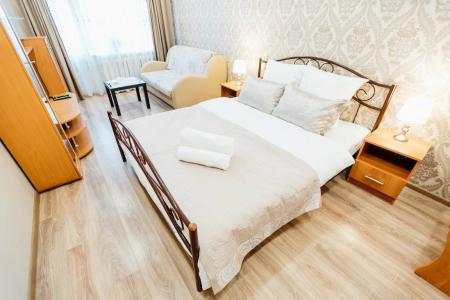 Однокомнатная квартира посуточно в районе парка им. Циолковского