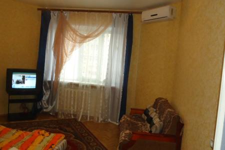 1-кв в центре возле сквера Танкистов