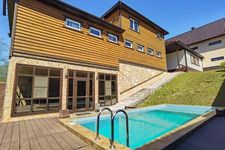 Коттедж с сауной, купелью, бассейном и бильярдом в 500 м от КАД (Мурино, Всеволожский район)