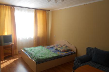 Сдаем 1ком.кв по суткам и часам.Недорого.