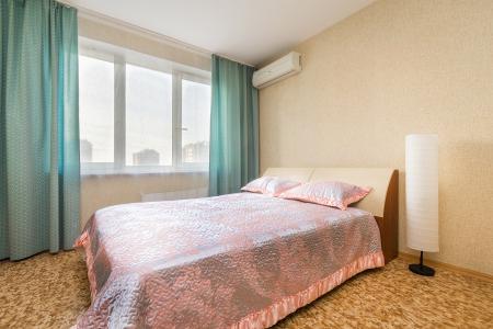 Однокомнатная, за ТЦ Ганза