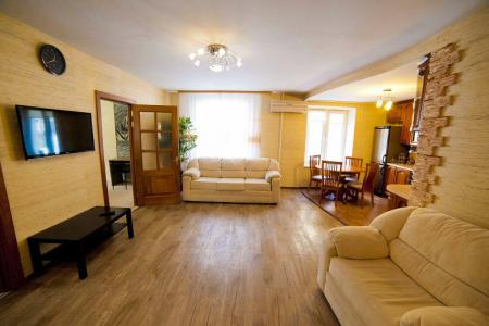 Трехкомнатная квартира в центре города