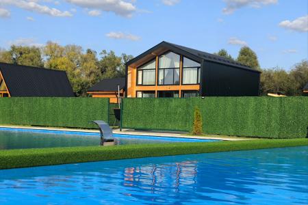 Новый стильный бар-нхаус с бассейном