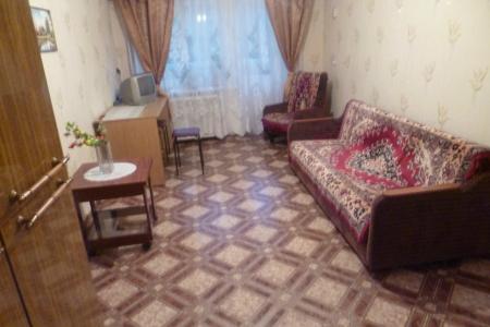 Киров. Посуточно.1-комнатная кв.ЮЗ район