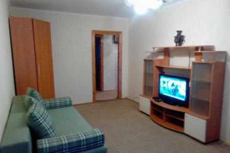 двухкомнатная квартира возле ТЦ "Вояж"