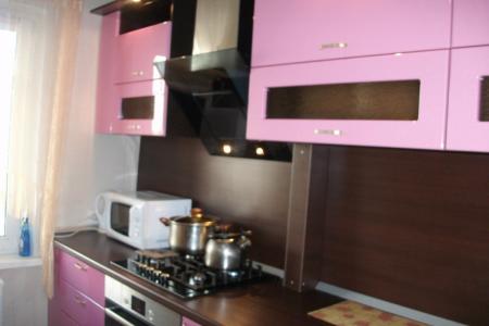 Трехкомнатная квартира  с евро ремонтом .Удобное расположение, рядом находиться спорткомплекс Шинни