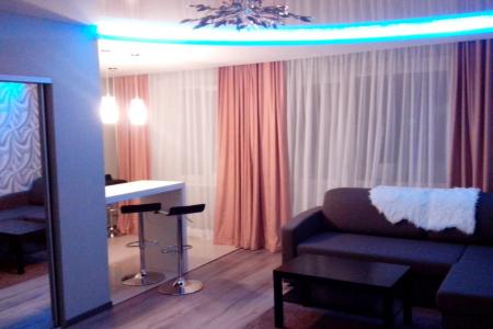 Элитная квартира-студия с джакузи в центре города