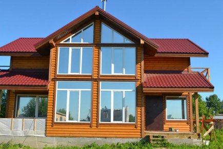 двухэтажный коттедж рядом с рекой Ижора рядом с деревней Марьино